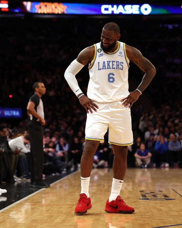 转会期NBA常规赛传出新动向，毕尔巴鄂竞技复出首秀，管理层表态——球迷炸锅，团队化学反应显著的简单介绍